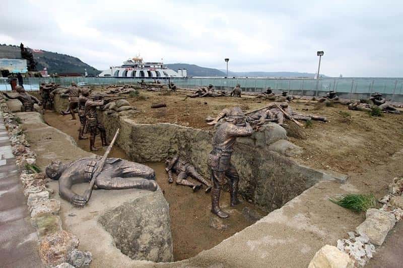 5.A scene from the World War with real-size statues, Eceabat, Turkey
