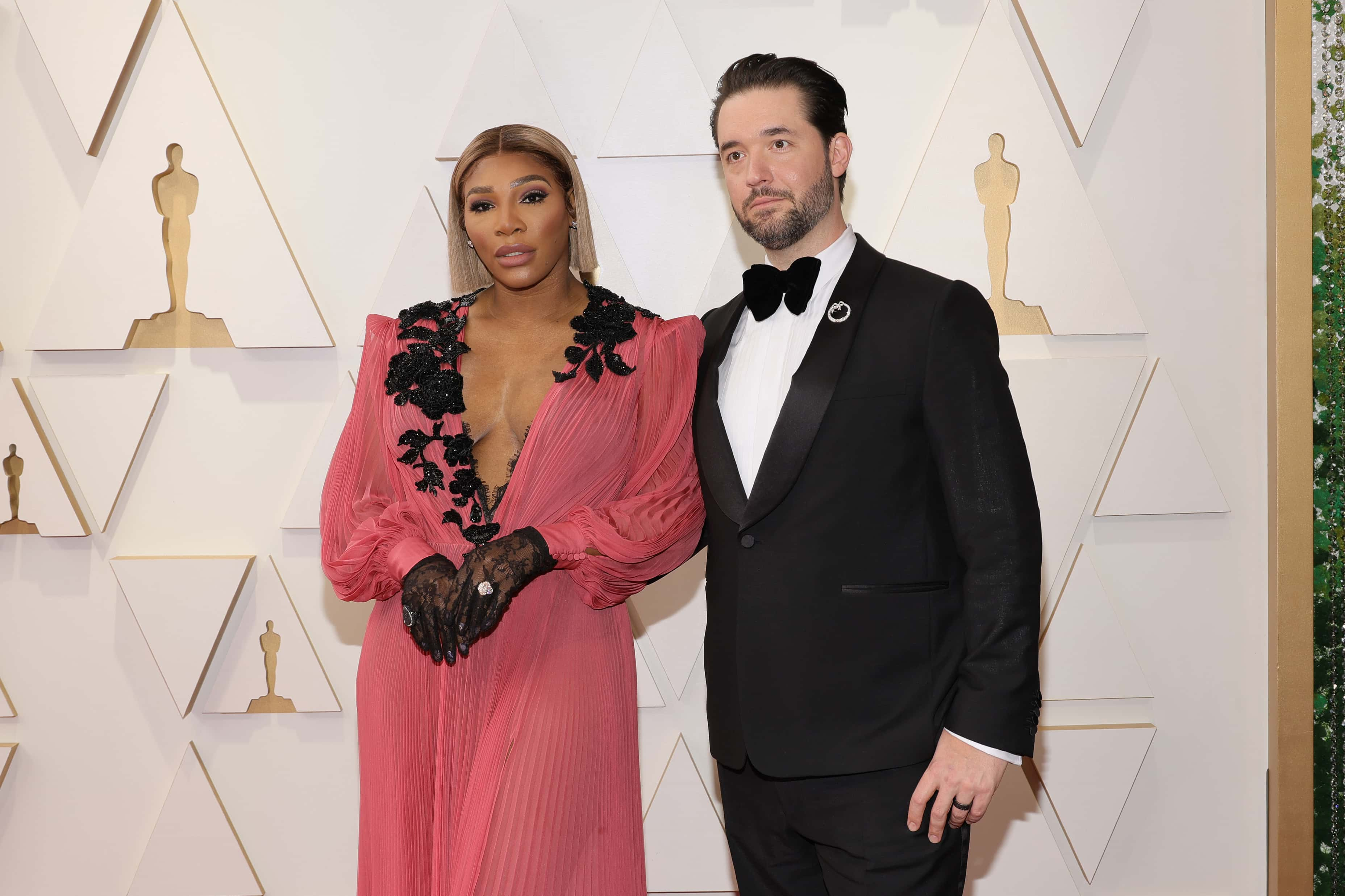 HOLLYWOOD, CALIFORNIA - MARCH 27: (L-R) Serena Williams and Alexis Ohanian attend the 94th Annual Academy Awards at Hollywood and Highland on March 27, 2022 in Hollywood, California. (Photo by Mike Coppola/Getty Images)